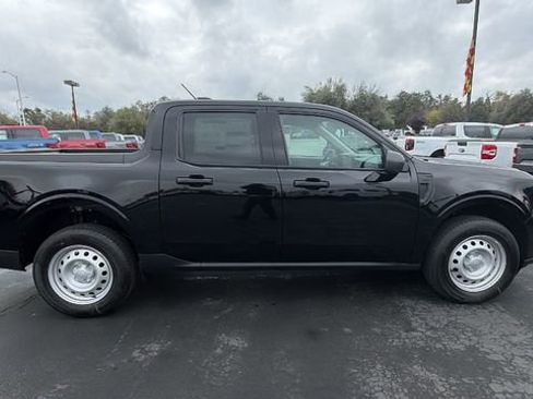 New 2025 Ford Maverick XL image 3