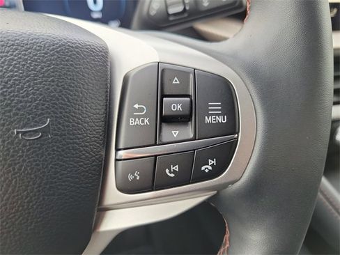 Used 2025 Ford Explorer Active w/ Active Comfort Package image 6