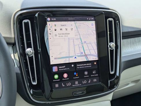 Certified 2024 Volvo XC40 B5 Plus AWD/4WD image 28