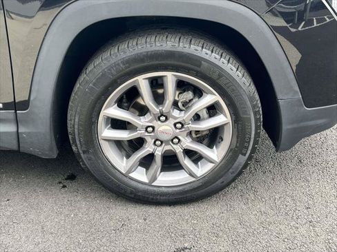 Used 2023 GMC Terrain SLT w/ Infotainment Package II AWD/4WD image 8