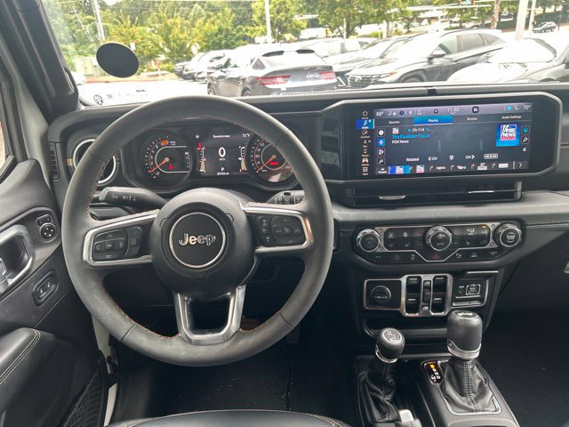 Used 2024 Jeep Wrangler Unlimited Sahara w/ Technology Group AWD/4WD image 9