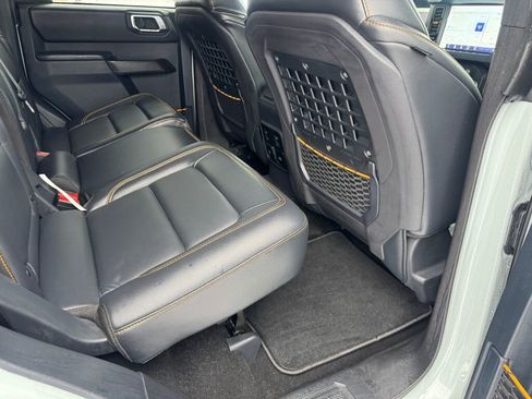 Used 2024 Ford Bronco Badlands image 19