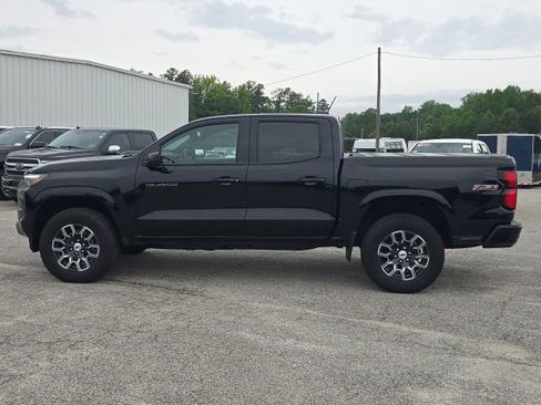 Used 2025 Chevrolet Colorado Z71 AWD/4WD image 2