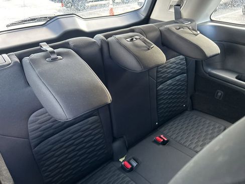 Used 2025 Nissan Pathfinder SV image 28