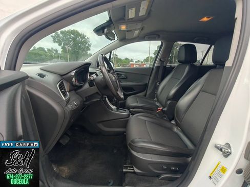 Used 2022 Chevrolet Trax LT w/ Driver Confidence Package AWD/4WD image 19