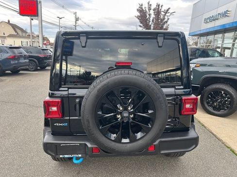 Used 2024 Jeep Wrangler Unlimited Sahara image 6