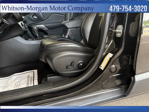 Used 2019 Jeep Cherokee Latitude Plus FWD image 13