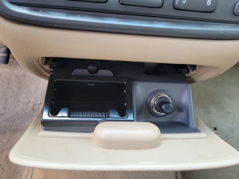 Used 2005 Cadillac De Ville w/ Deville Premium Package FWD image 25