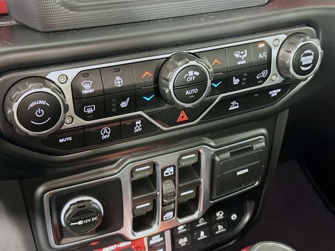 Used 2021 Jeep Gladiator Rubicon w/ Cold Weather Group AWD/4WD image 16