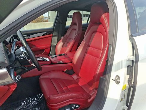 Used 2019 Porsche Panamera 4 image 5