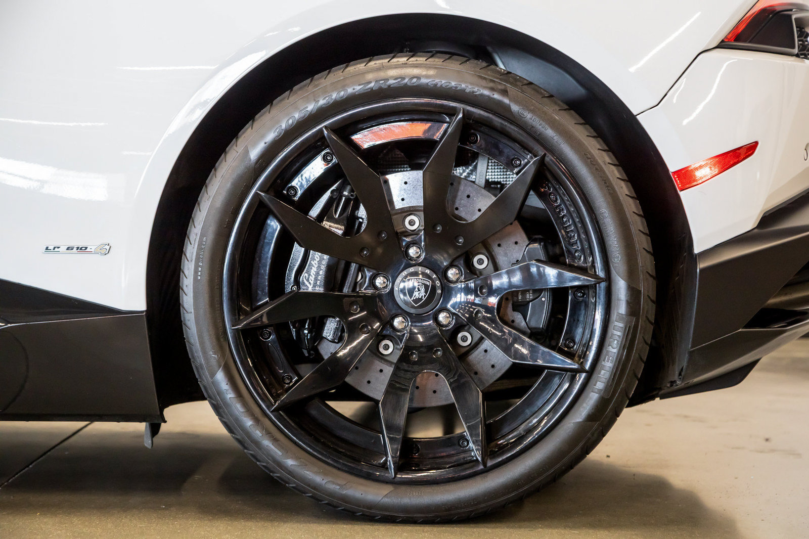 Used 2015 Lamborghini Huracan LP 610-4 AWD/4WD image 25