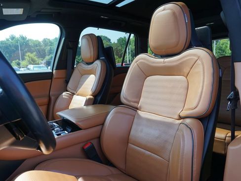 Used 2023 Lincoln Aviator Black Label AWD/4WD image 10