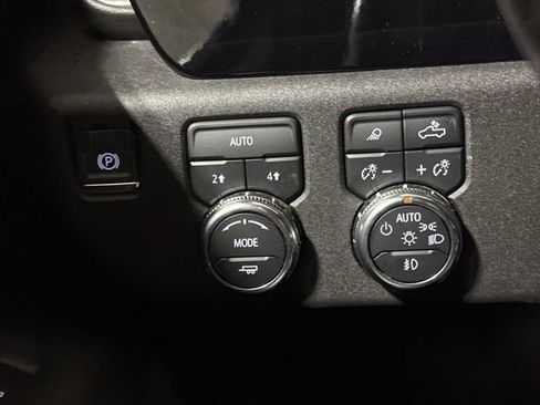 Used 2025 GMC Sierra 1500 SLT AWD/4WD image 19