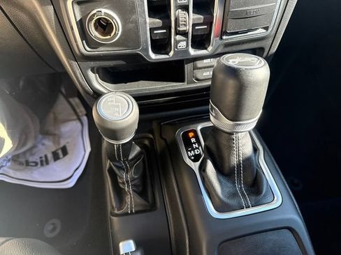 Used 2019 Jeep Wrangler Unlimited Sahara AWD/4WD image 31