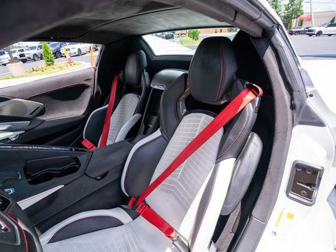 Used 2023 Chevrolet Corvette Stingray Premium Conv w/ Z51 Performance Package RWD image 36
