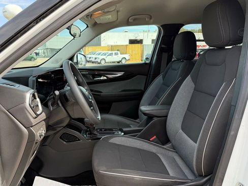 Used 2024 Chevrolet TrailBlazer LT w/ Driver Confidence Package image 37