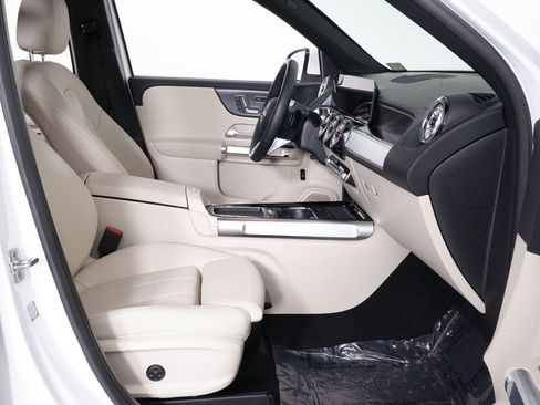 Used 2025 Mercedes-Benz GLB 250 4MATIC image 29