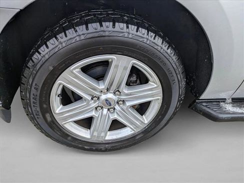 Used 2019 Ford Expedition XLT image 10