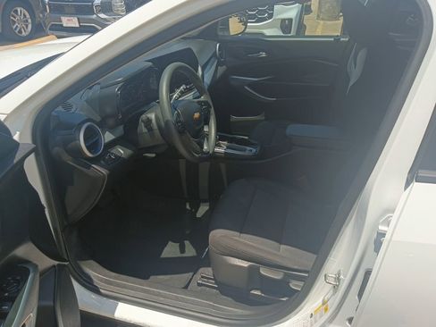 Used 2025 Chevrolet Trax LS FWD image 4
