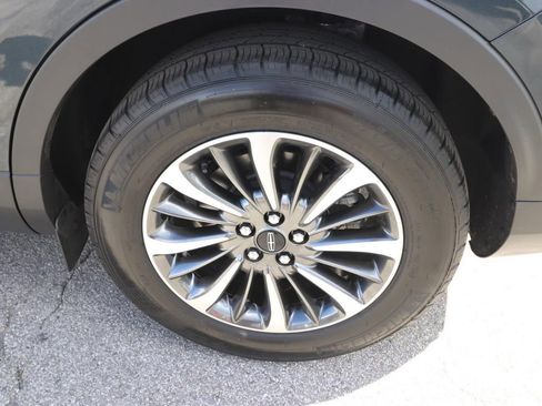 Used 2022 Lincoln Nautilus FWD w/ Premium Package image 6