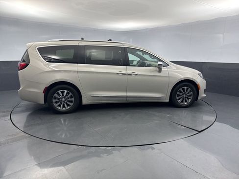 Used 2020 Chrysler Pacifica Limited w/ Advanced Safetytec Group image 6