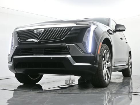 New 2025 Cadillac Escalade IQ Luxury 2 image 15