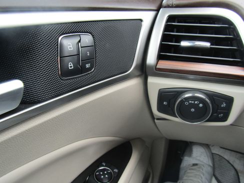 Used 2017 Ford Fusion Energi Platinum FWD image 11