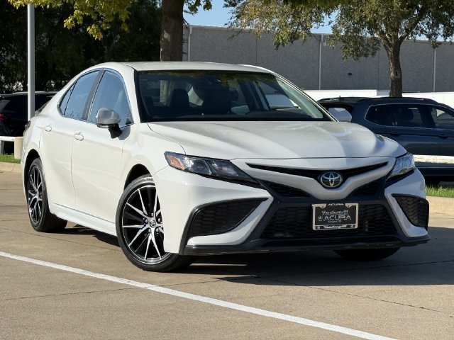 Used 2024 Toyota Camry SE FWD image 2