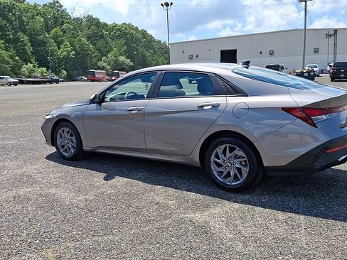 Used 2024 Hyundai Elantra SEL FWD image 6