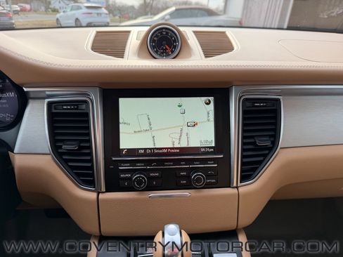 Used 2015 Porsche Macan Turbo image 18