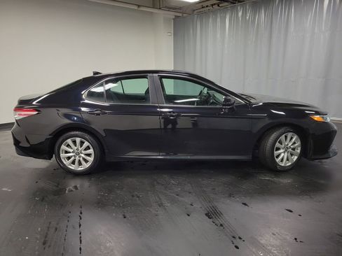 Used 2019 Toyota Camry LE image 10