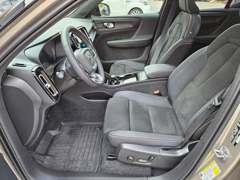 Used 2024 Volvo XC40 Recharge Ultimate w/ Protection Package Premier AWD/4WD image 17