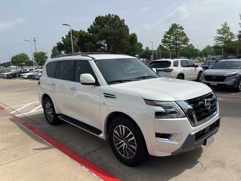 Used 2022 Nissan Armada SV w/ SV Appearance Package RWD image 3