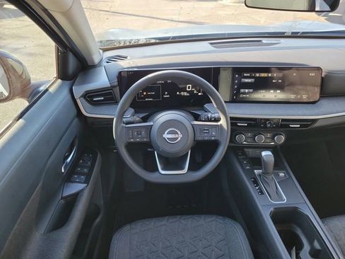 Used 2025 Nissan Kicks SV w/ Charging Package FWD image 26