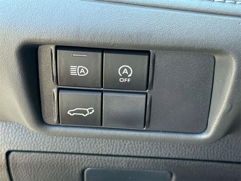 Used 2023 Toyota Highlander LE image 28