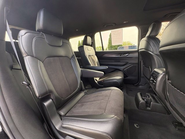 Used 2023 Jeep Grand Cherokee L Laredo AWD/4WD image 29