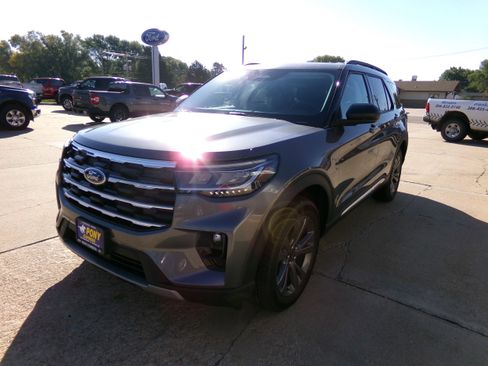 New 2025 Ford Explorer Active image 8