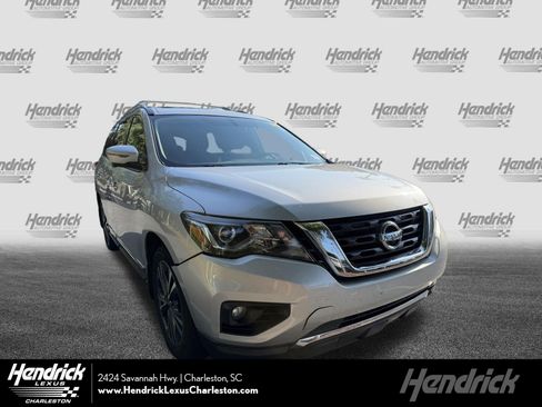Used 2017 Nissan Pathfinder Platinum AWD/4WD image 1