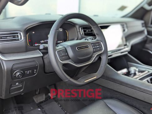 Used 2024 Jeep Wagoneer Series II w/ Flexible Seating Group RWD image 15