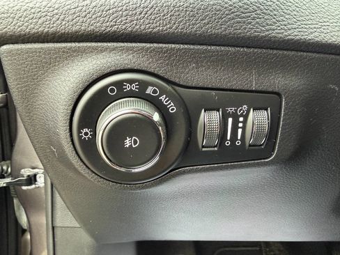 Used 2018 Jeep Compass Limited AWD/4WD image 16