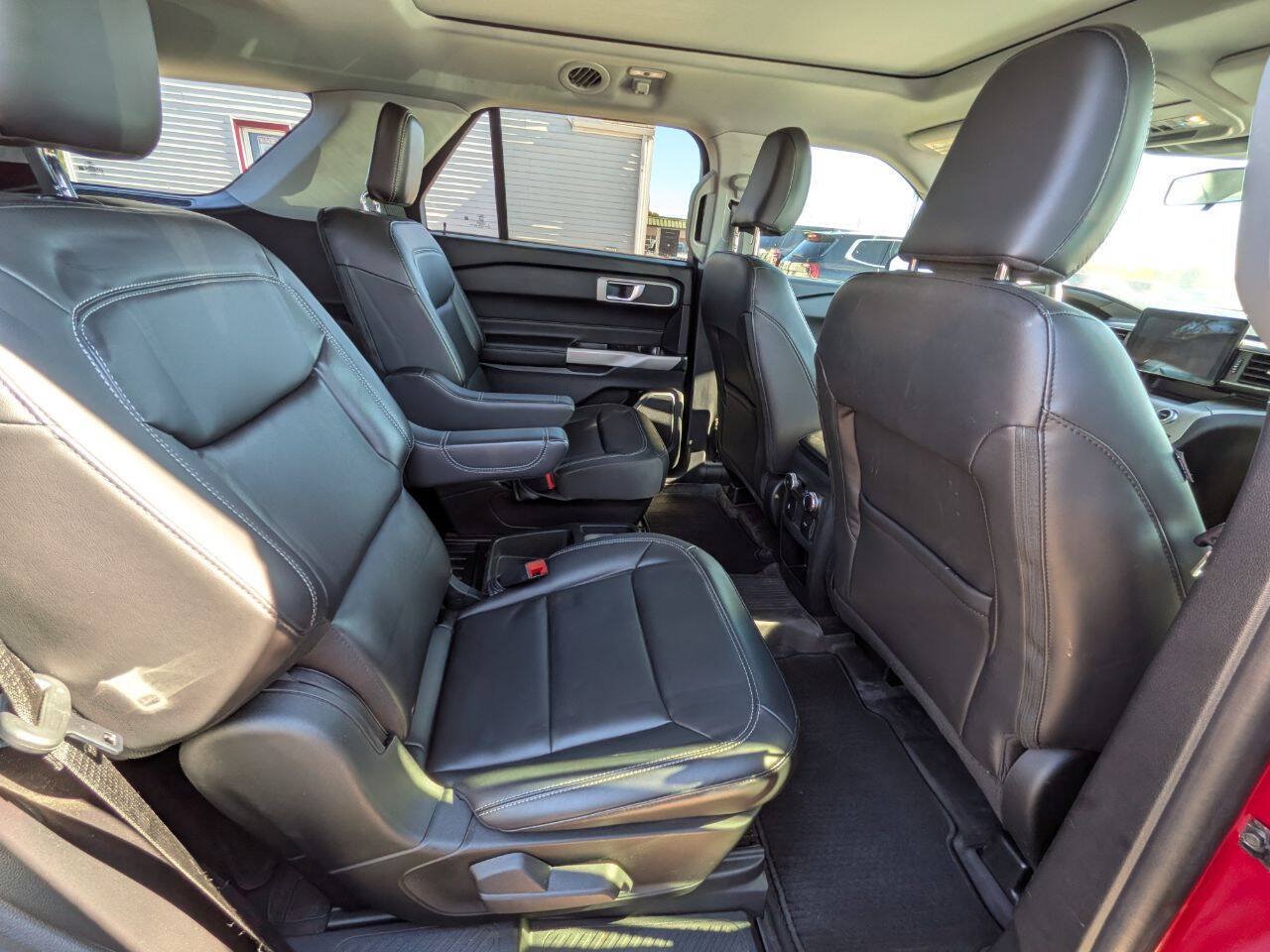 Used 2021 Ford Explorer XLT w/ Equipment Group 202A AWD/4WD image 25