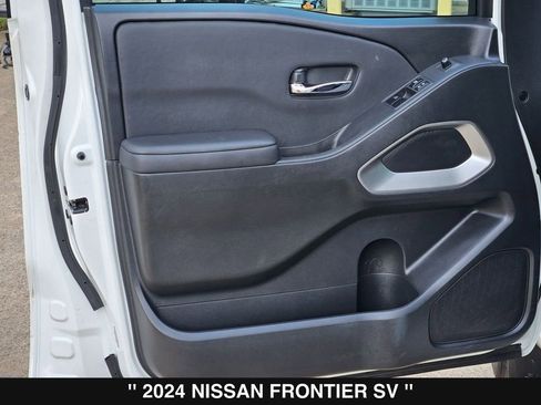 Used 2024 Nissan Frontier SV w/ SV Convenience Package RWD image 15