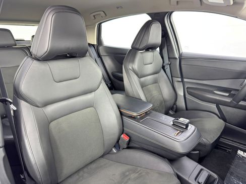 Used 2024 Nissan Ariya AWD image 35