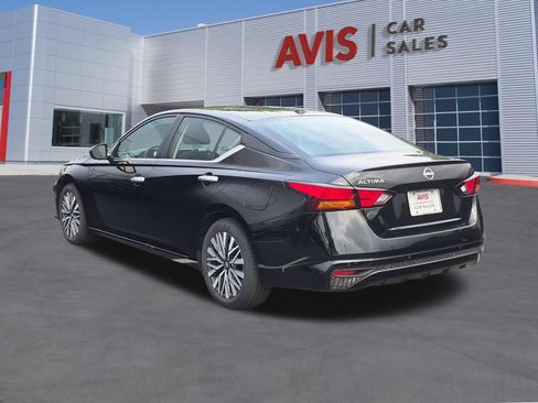 Used 2025 Nissan Altima 2.5 SV FWD image 9