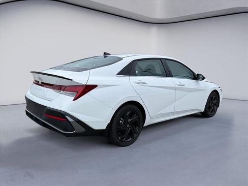 New 2026 Hyundai Elantra SEL Sport Premium FWD image 5