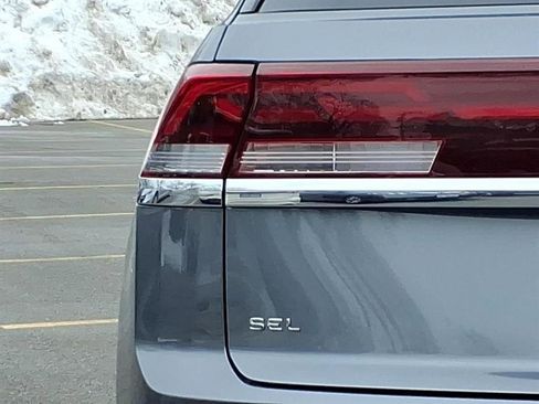 Used 2024 Volkswagen Atlas Cross Sport SEL Premium R-Line image 11