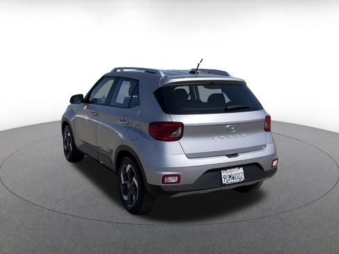 Used 2025 Hyundai Venue SEL FWD image 11