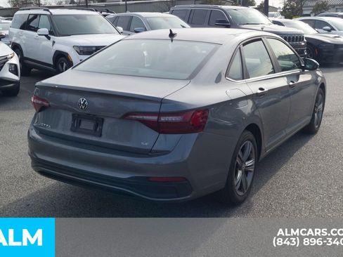 Used 2024 Volkswagen Jetta SE image 5