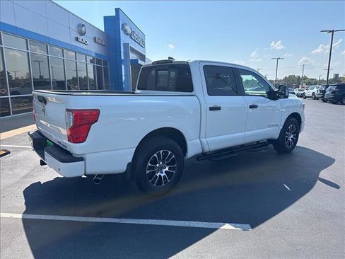Used 2024 Nissan Titan SV w/ SV Convenience Package image 7