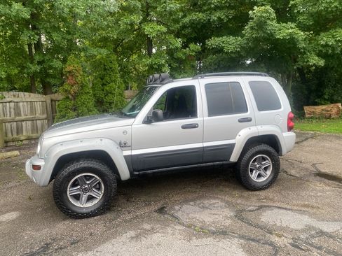 Used 2004 Jeep Liberty Renegade AWD/4WD image 2
